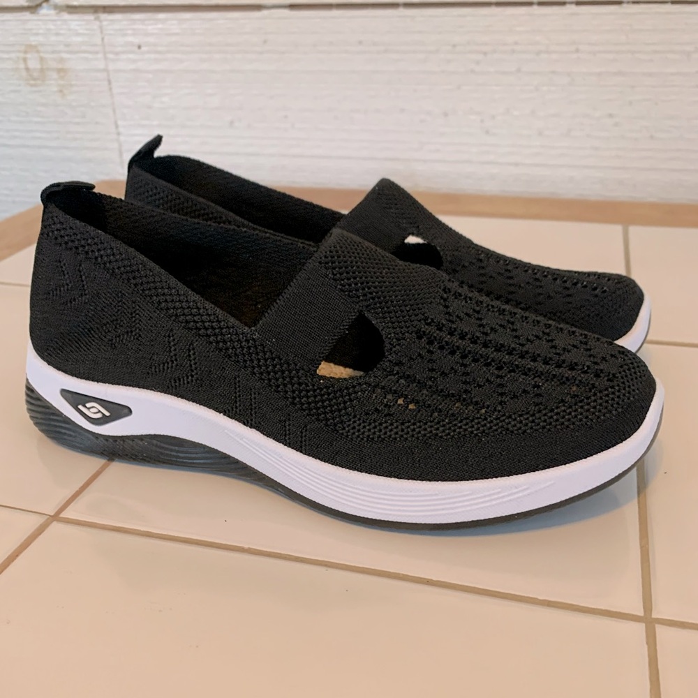 *NEW*. Slip on Casual Shoe.  Size 7.
